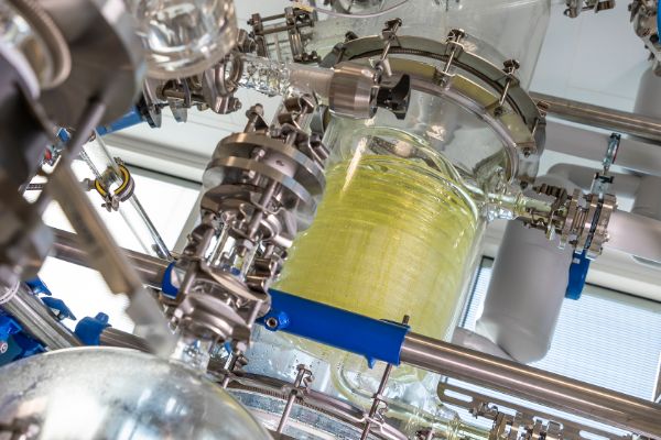Produktion hochwirksamer pharmazeutischer Wirkstoffe bei Heraeus Precious Metals in Hanau