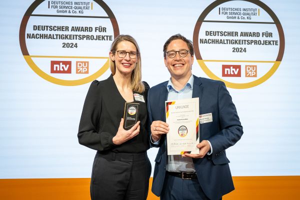 Svea Scherleithner and Stephan Osinga accepted the award