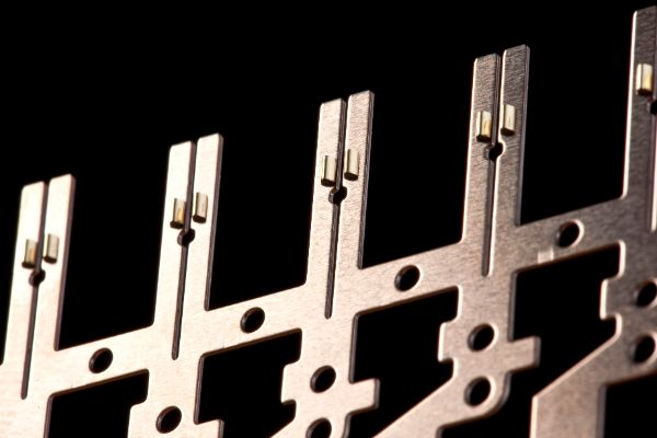 Polycontact